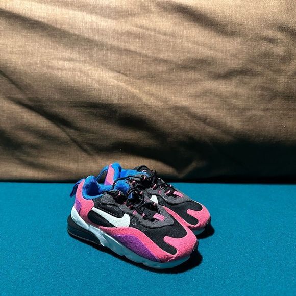 Nike Air 270 React​ - Picture 2 of 4